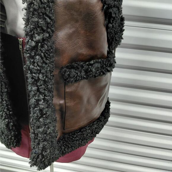 WeWoreWhat Womens Reversible Vegan Leather Sherpa Vest Jacket Size Medium NWT - Picture 8 of 16